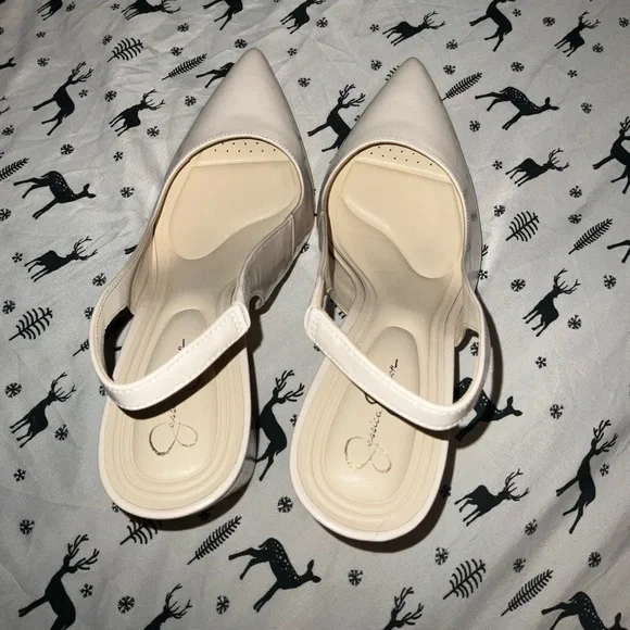 Jessica Simpson Cream Slingback Heels with Pointed Toe - Picture 4 of 6